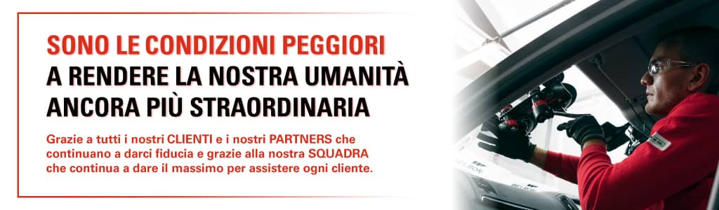 Imamgine grandinata sul parabrezza carglass